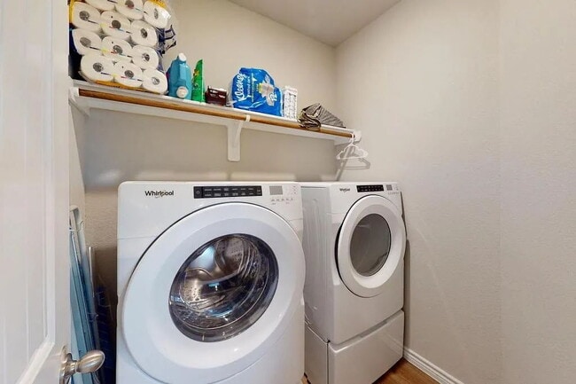 Building Photo - 3Bedroom, 2Bath, commuity pool access and side walk community in Pleasant Hill North Bryan off 2818