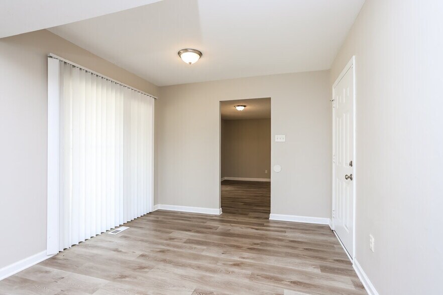 Building Photo - 3035 Oriental Dr