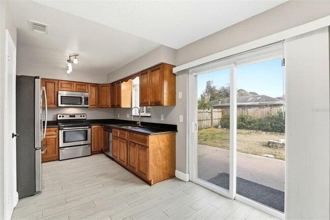 Building Photo - 2701 Carlisle Ave