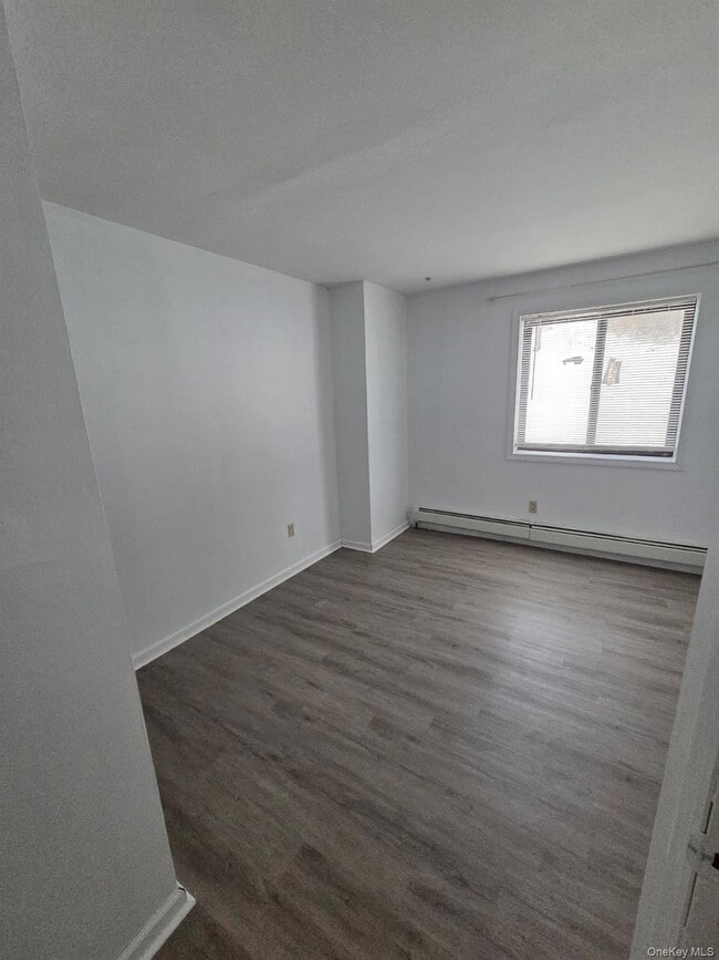 Building Photo - 135 Shawanga Lodge Rd