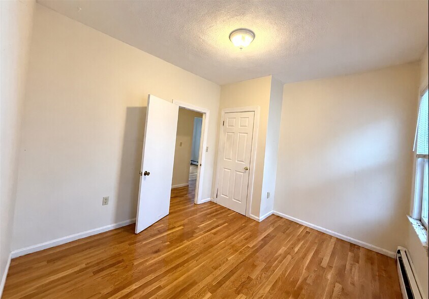 Building Photo - 66 Morton Ave