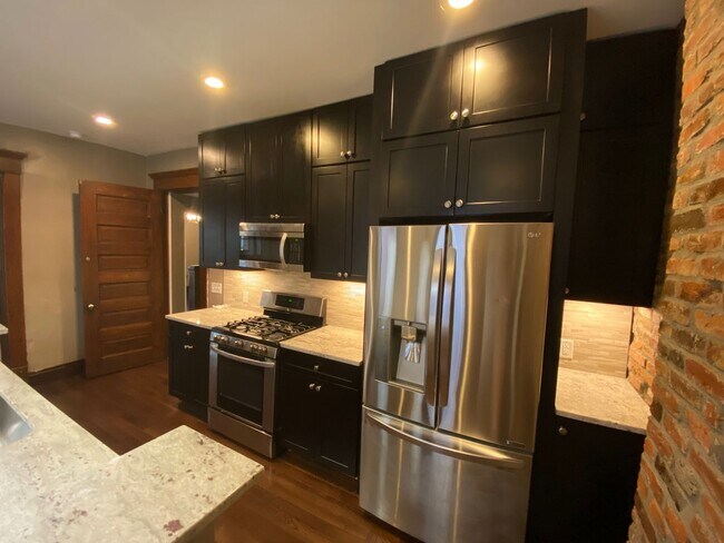 Building Photo - 28 E Northwood Ave