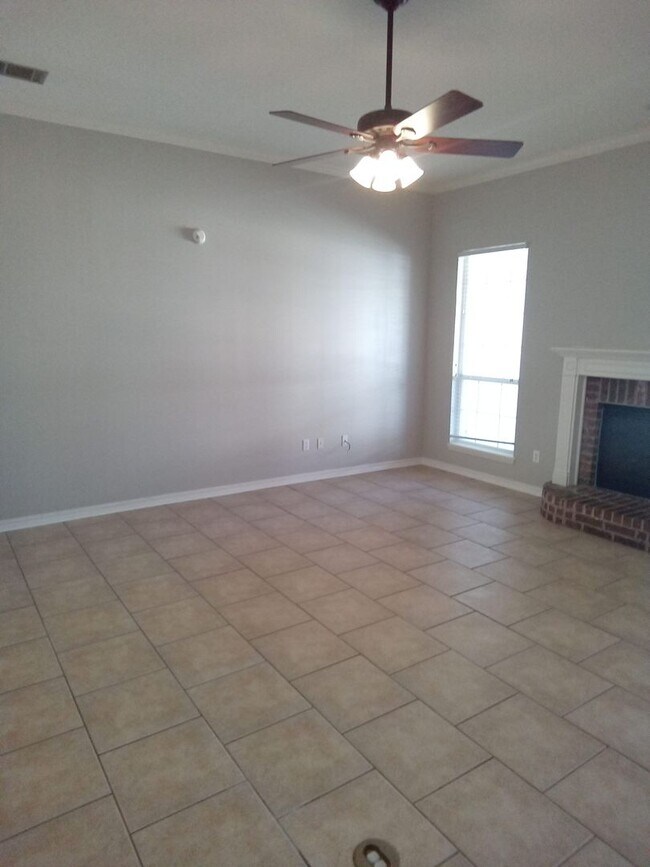 Building Photo - South Bossier Beauty!
