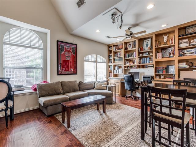 Building Photo - 5735 Richmond Ave