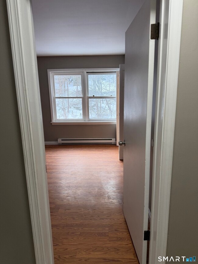 Building Photo - 138 Maple St