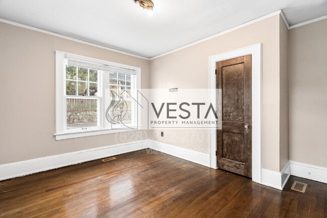 Building Photo - 68 Maple St