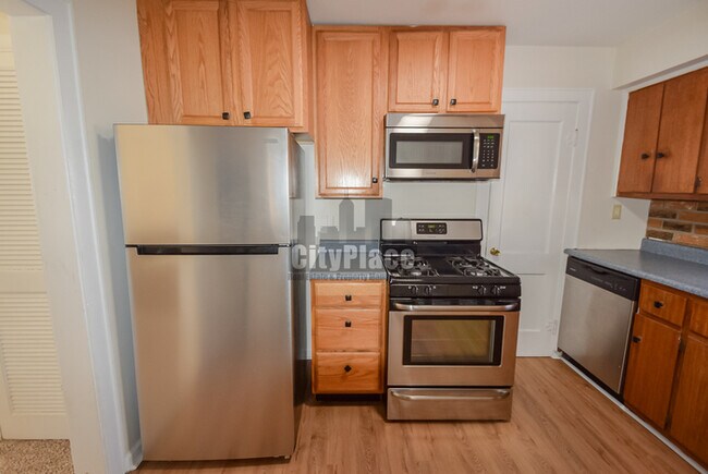 Building Photo - 2153 Wallace Ave