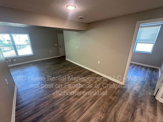 Building Photo - 4140 E 60 Terrace