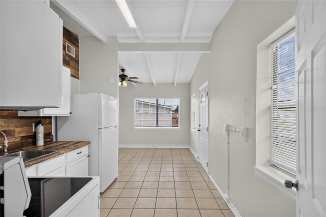 Building Photo - 7508 N Thatcher Ave