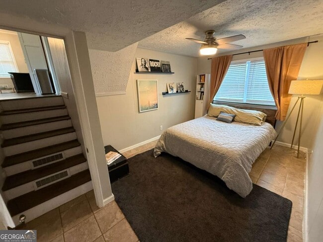 Building Photo - 1110 Mountain View Dr
