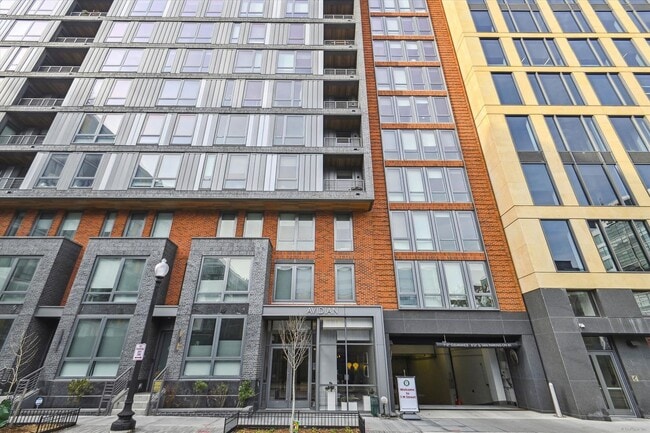 Building Photo - Fabulous 1 Bed/1 Bath condo at The Avidian...
