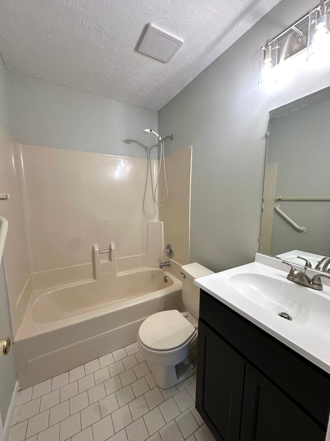 Building Photo - JUNE SPECIAL!!! JUNE SPECIAL!!! $100 off p...