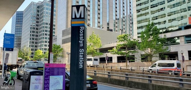 Building Photo - 1011 Arlington Blvd