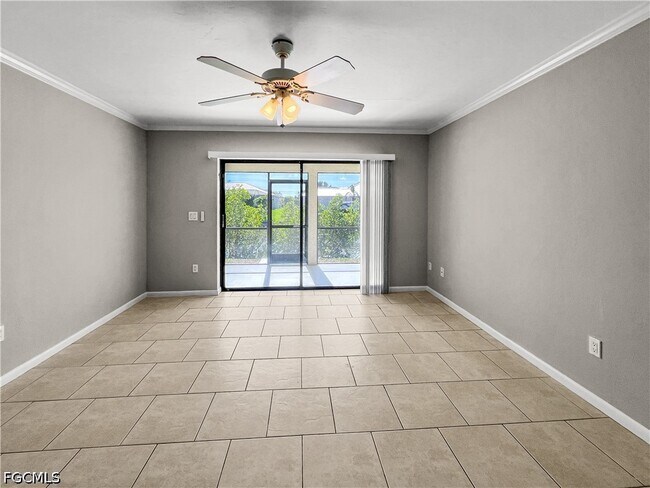 Building Photo - 4530 SW 10th Ave