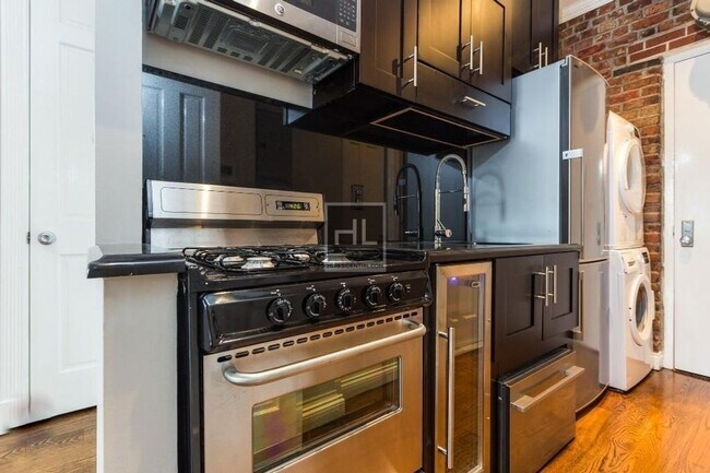 Building Photo - East 3rd Street