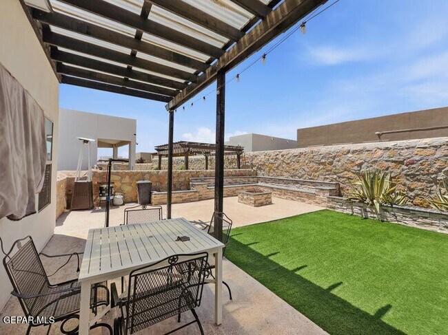 Building Photo - 13655 Stonor Ct