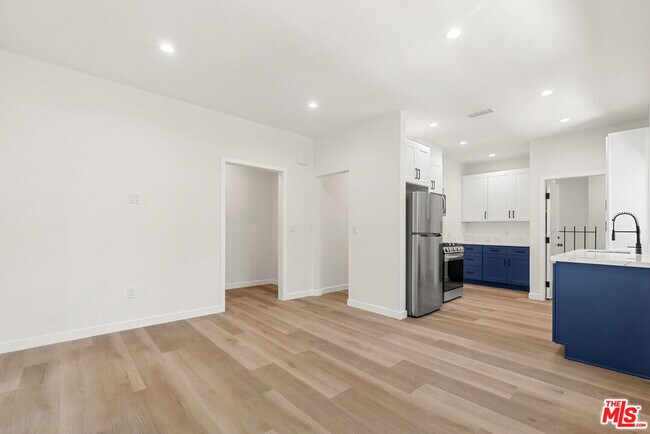 Building Photo - 1305 Lucile Ave