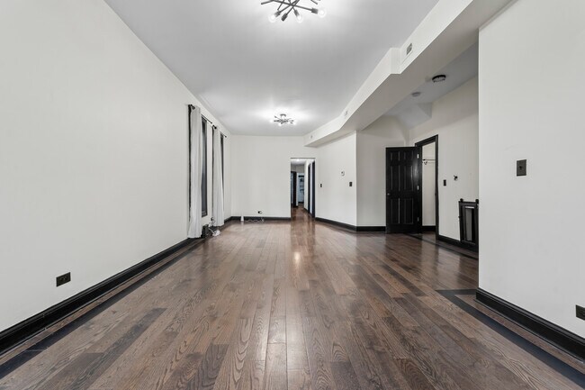 Building Photo - 614 N Troy St