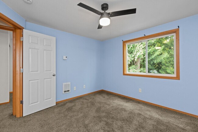 Building Photo - 1124 73rd Dr SE