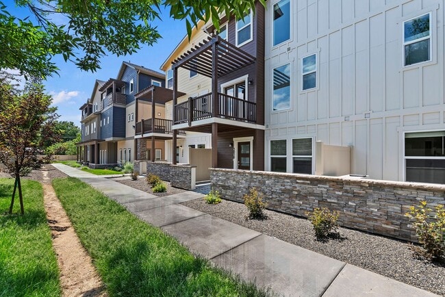 Building Photo - Can't miss Luxury New Townhome in West Bench!