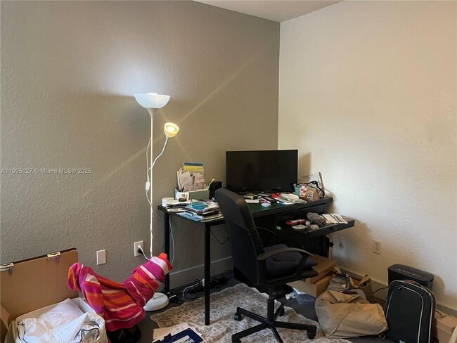 Building Photo - 2541 Centergate Dr