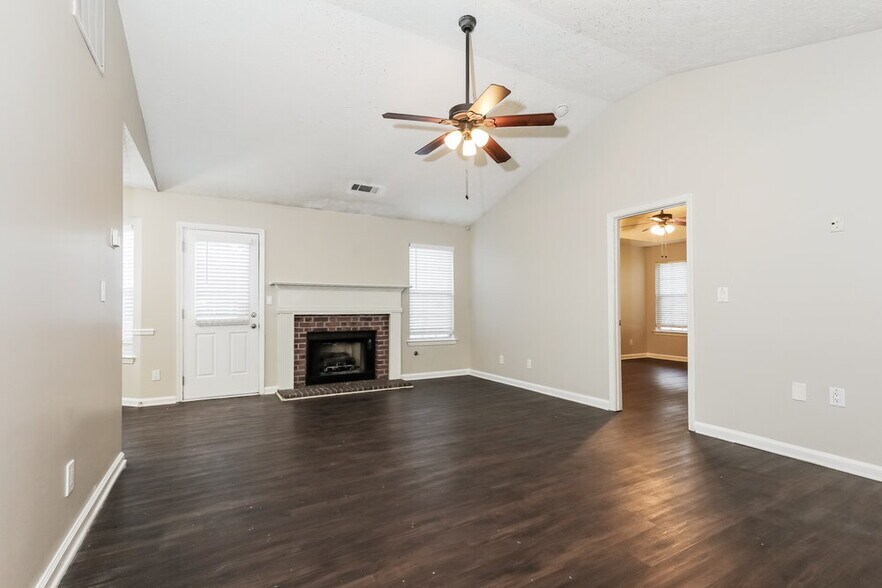 Building Photo - 454 Village Cir