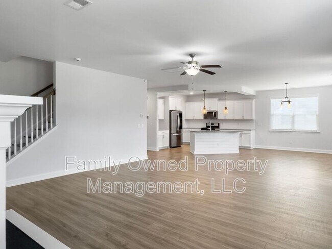 Building Photo - 302 Red Leaf Blvd