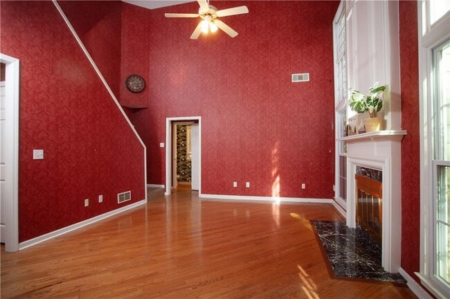 Building Photo - 2825 Binghampton Ln