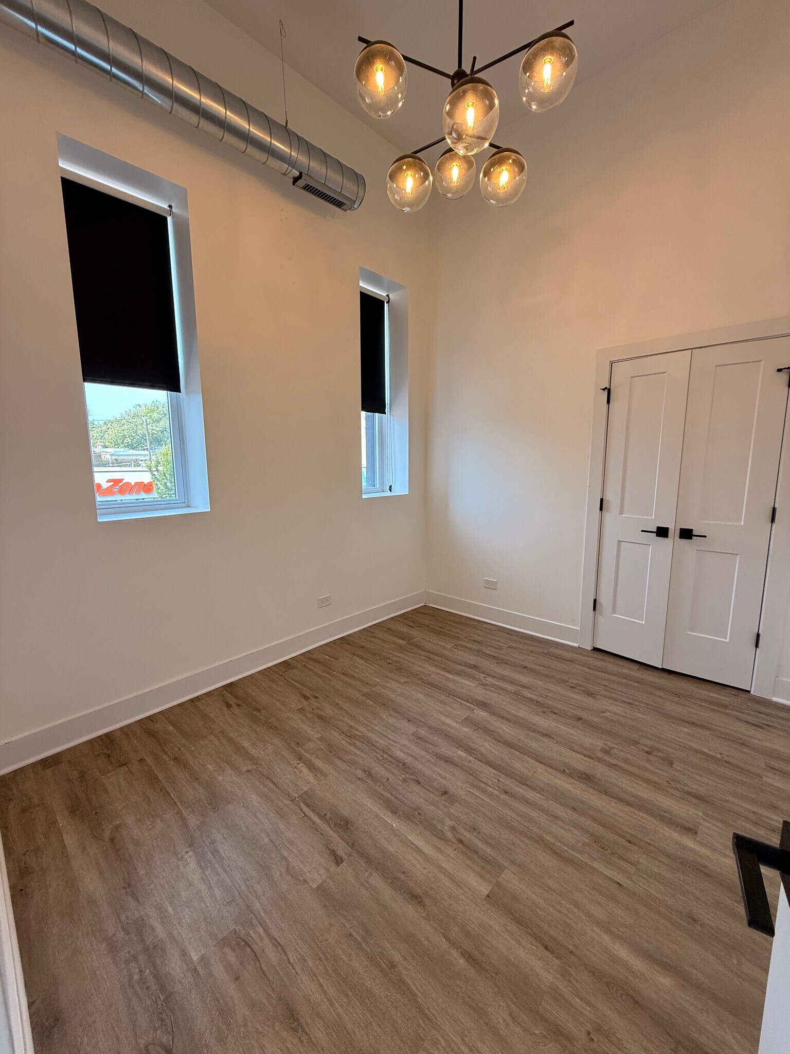 Building Photo - 4735 N Artesian Ave