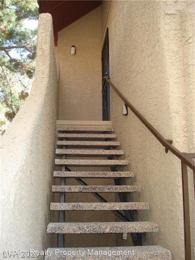 Building Photo - 2 br, 2 bath House - 5171 Pioneer Ave. #203