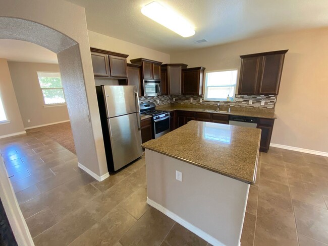 Building Photo - East El Paso LARGE 4 bed Refrig A/C!