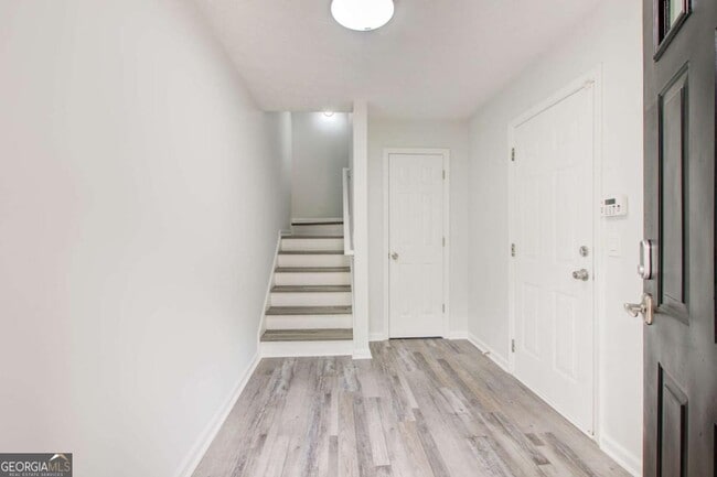 Building Photo - 2470 Stonegate Dr