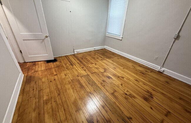 Building Photo - 2825 Glendora Ave