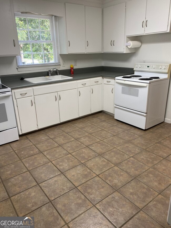 Building Photo - 164 Glenn Carrie Rd