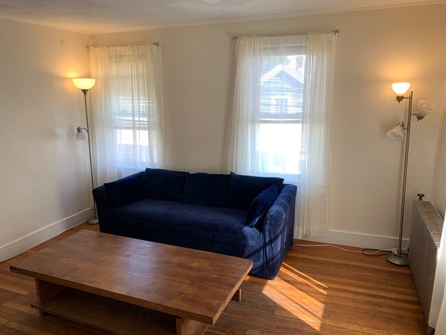 Building Photo - 15 Simmons St