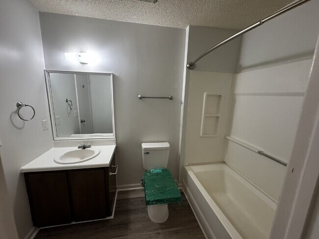Building Photo - House for Rent