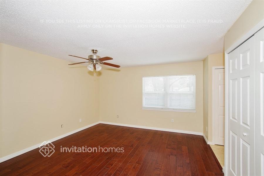 Building Photo - 9 N Aurora Dr