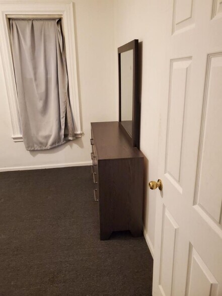 Building Photo - 636 E 230th St