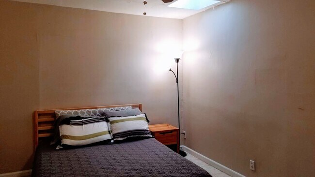 Building Photo - 1221 WELCH ST