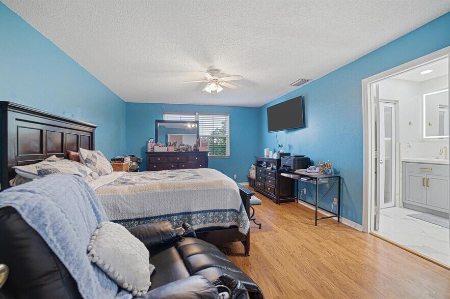 Building Photo - 6466 Buena Vista Dr