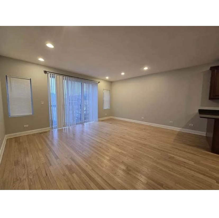 Building Photo - 3831 N Kedzie Ave