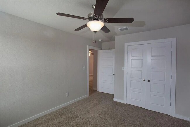 Building Photo - 107 Lakeview Ct