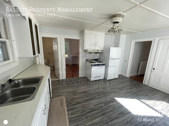 Building Photo - 60 Maple St