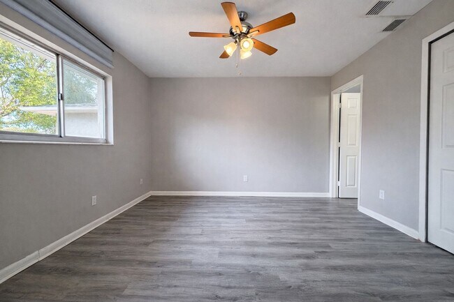 Building Photo - 1718/1720 SW Santa Barbara PL