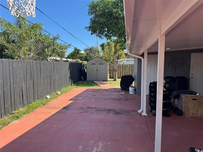 Building Photo - 1631 NE 32nd St