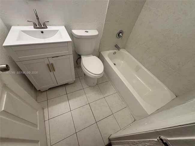 Building Photo - 300 SW 4th Ct