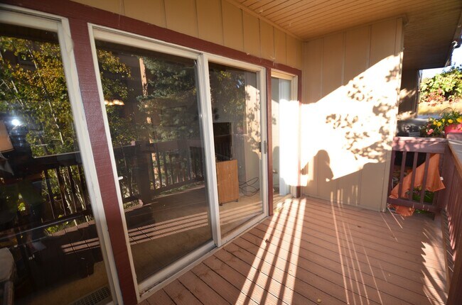 Building Photo - Long Winter Lease!  Fully Furnished, on bu...