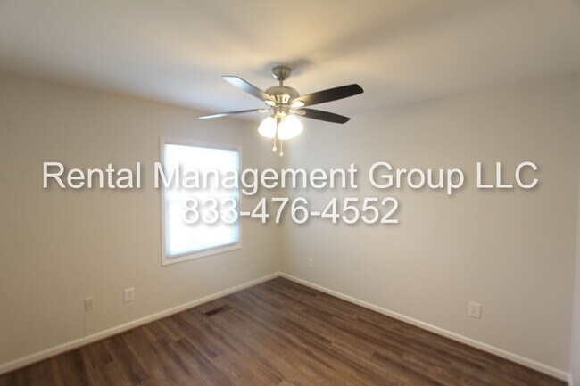 Building Photo - Newly Updated 3BR 2.5BA Townhome in Most C...