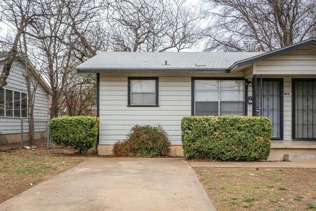 Building Photo - 507 Adams Ave