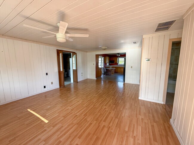 Building Photo - 32132 Perch Ave